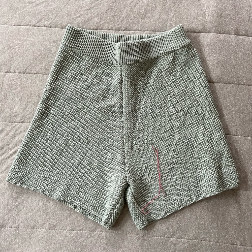 L’envers hand knit shorts, like Babaa!